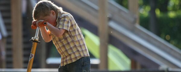 Ребенок на самокате, архивное фото - Sputnik Узбекистан