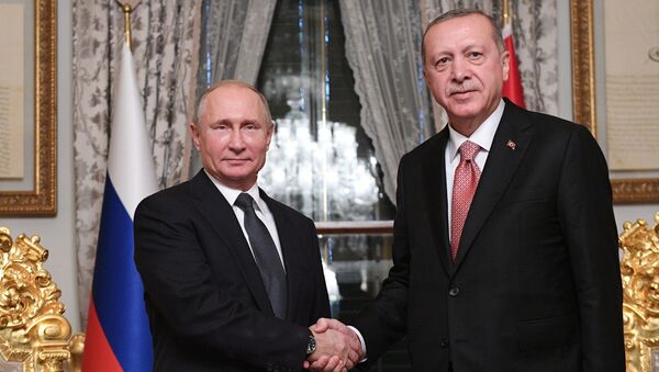Президент России Владимир Путин и президент Турции Реджеп Тайип Эрдоган во время встречи в Стамбуле - Sputnik Ўзбекистон