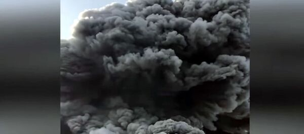 Проснувшийся вулкан на Курильских островах Проснувшийся вулкан на Курильских островах - Sputnik Узбекистан