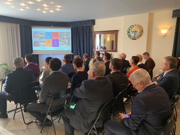 Узбекистан договорился с Польшей о сотрудничестве в текстильной сфере - Sputnik Узбекистан