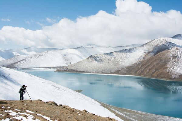 Священное озеро Ямдрок Цо. Тибет. Китай. - Sputnik Узбекистан