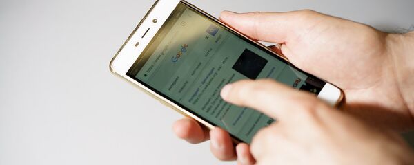 Смартфон, архивное фото Смартфон, архивное фото - Sputnik Ўзбекистон