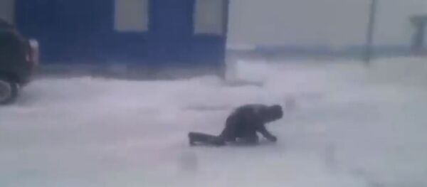 Как житель Ямала боролся со штормом Как житель Ямала боролся со штормом - Sputnik Узбекистан