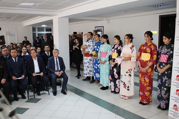 Бухорода туризмни ўрганиш таълим маркази очилди Бухорода туризмни ўрганиш таълим маркази очилди - Sputnik Ўзбекистон