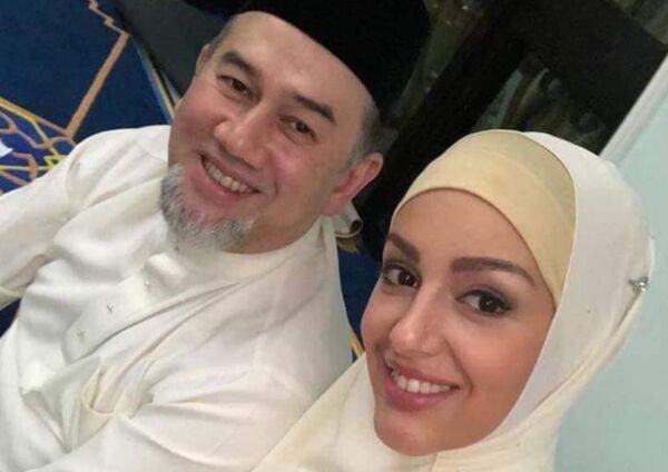 Золушка по-русски: Мисс Москва приняла ислам и стала женой короля Золушка по-русски: Мисс Москва приняла ислам и стала женой короля - Sputnik Узбекистан