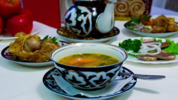 Узбекская кухня пользуется у москвичей особенной популярностью. Ей отдают предпочтение многие звезды российской эстрады. - Sputnik Узбекистан