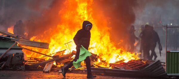 Акция протестов автомобилистов желтые жилеты в Париже Акция протестов автомобилистов желтые жилеты в Париже - Sputnik Ўзбекистон