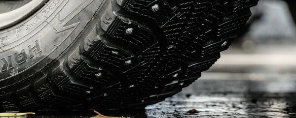 В связи с новыми правилами ПДД вырос спрос на автомобильный знак Шипы В связи с новыми правилами ПДД вырос спрос на автомобильный знак Шипы - Sputnik Ўзбекистон