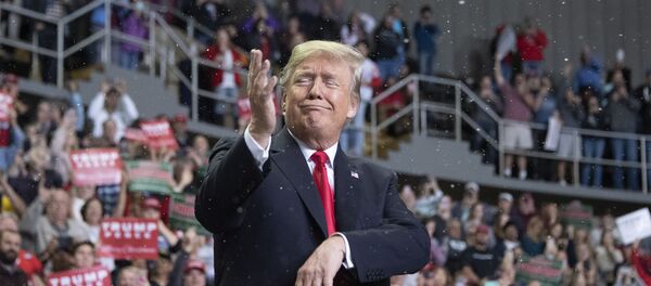 Президент США Дональд Трамп в Билокси, штат Миссисипи - Sputnik Ўзбекистон