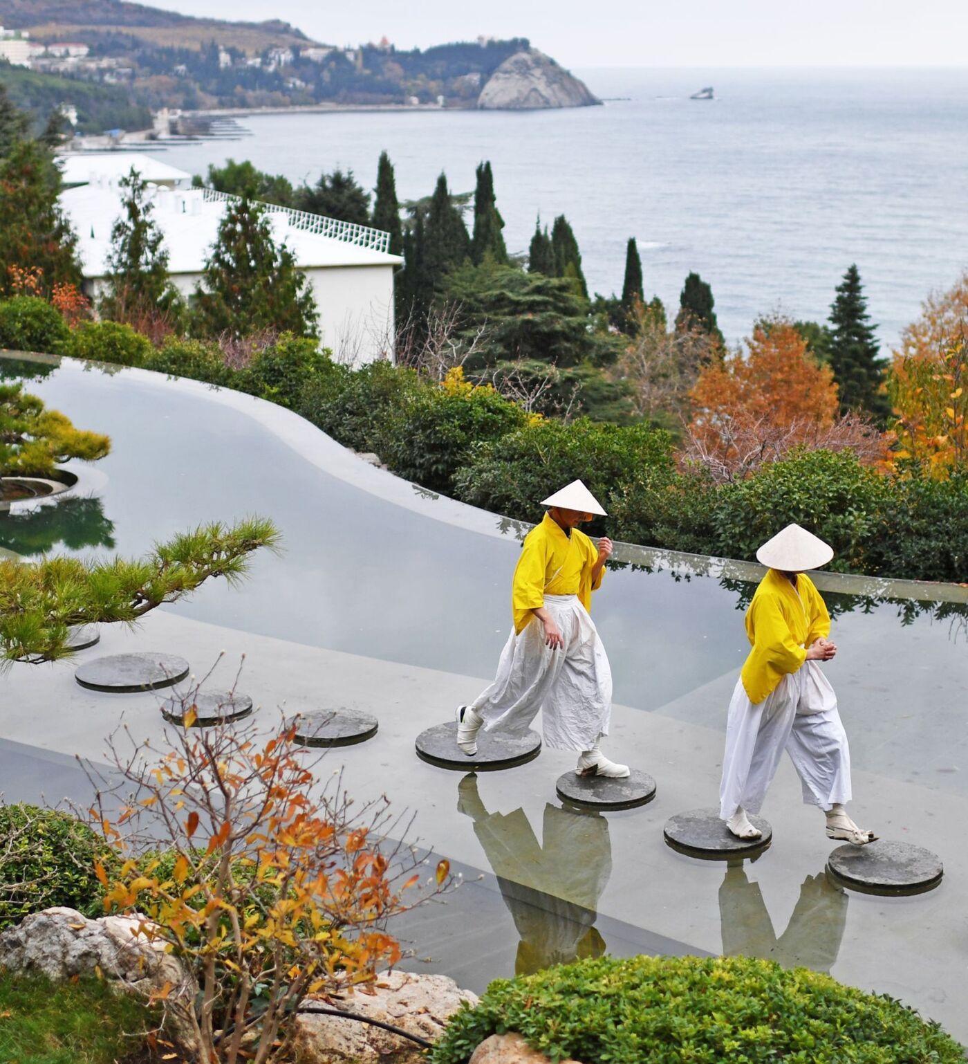 Yosh yapon ayolining neylon külotkasini uygotish