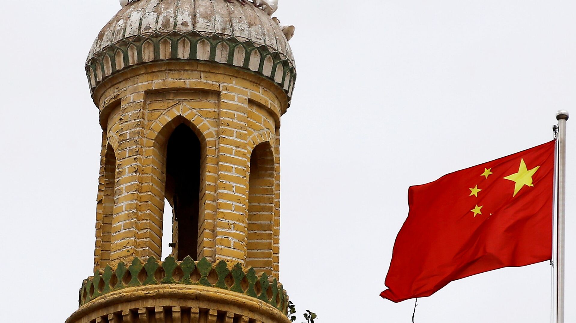 Китайский флаг на башне в Кашгаре, Синьцзян-Уйгурский автономный район, Китай - Sputnik Узбекистан, 1920, 28.02.2021
