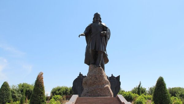 Памятник Мангуберды в Ургенче (Хорезмская область) - Sputnik Узбекистан