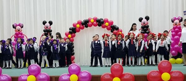 Праздник в русской школе Ферганы Праздник в русской школе Ферганы - Sputnik Ўзбекистон