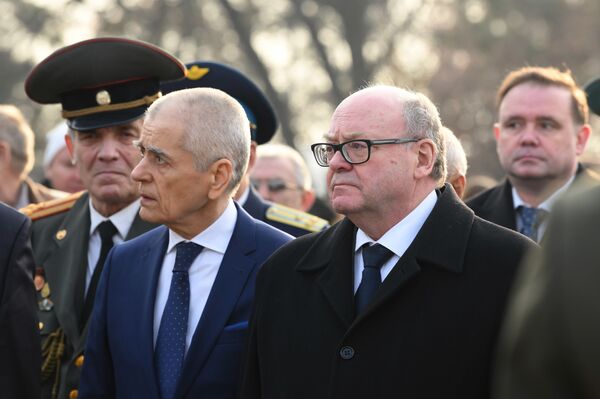 Никто не забыт: День неизвестного солдата отметили в Ташкенте - Sputnik Узбекистан