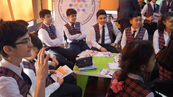 Ташкентских школьников познакомили с историей и современным состоянием российской науки - Sputnik Узбекистан