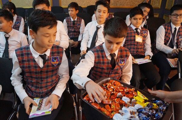 Первые интеллектуальные игры для школьников в Ташкенте прошли на ура Первые интеллектуальные игры для школьников в Ташкенте прошли на ура - Sputnik Узбекистан