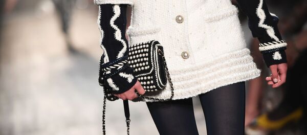 Показ коллекции Chanel Métiers d’art Paris-Hamburg 2017/2018 - Sputnik Узбекистан