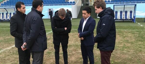 Представители ФИФА на стадионе Миллий - Sputnik Узбекистан