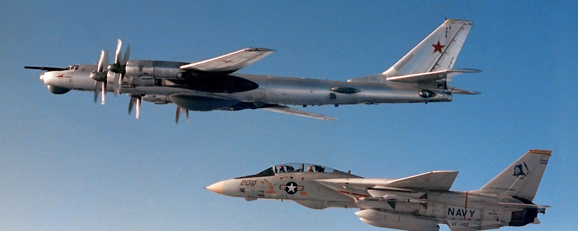 Palubniy istrebitel F-14A Tomket - Sputnik O‘zbekiston, 1920, 30.11.2025