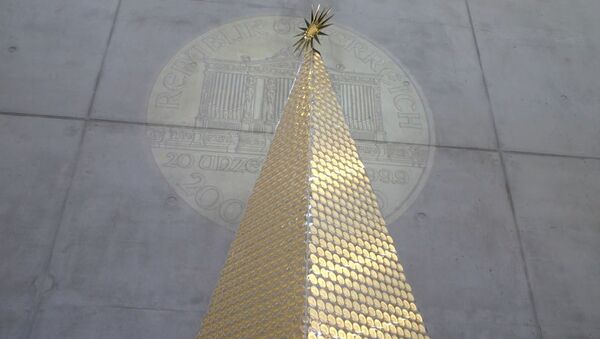 В Германии установили рождественскую елку из золотых монет - Sputnik Ўзбекистон