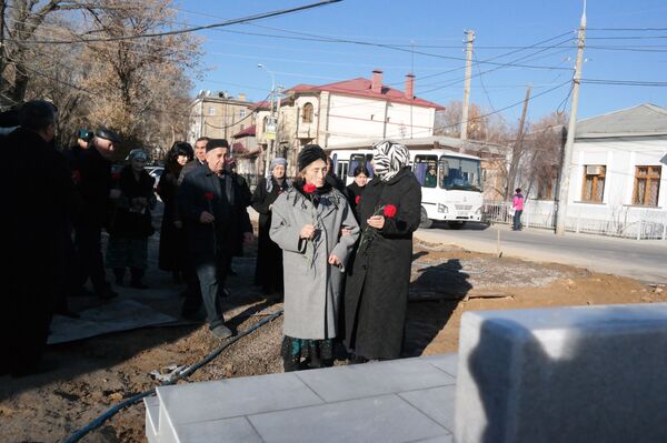 Yaxshi insonni nomi hech qachon o‘chmaydi - Darxon mahallasida urush qahramonlari xotirlandi Yaxshi insonni nomi hech qachon o‘chmaydi - Darxon mahallasida urush qahramonlari xotirlandi - Sputnik O‘zbekiston