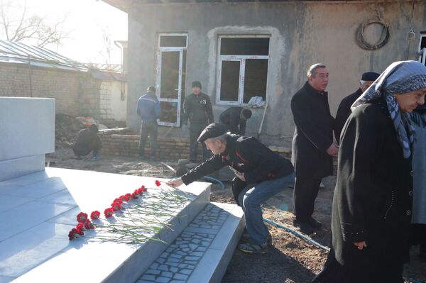 Yaxshi insonni nomi hech qachon o‘chmaydi - Darxon mahallasida urush qahramonlari xotirlandi Yaxshi insonni nomi hech qachon o‘chmaydi - Darxon mahallasida urush qahramonlari xotirlandi - Sputnik O‘zbekiston