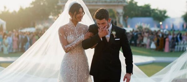 Indiyskaya aktrisa i eks-miss mira Priyanka Chopra vishla zamuj Indiyskaya aktrisa i eks-miss mira Priyanka Chopra vishla zamuj - Sputnik O‘zbekiston