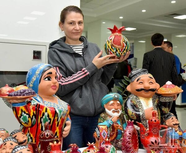 Женщины-инвалиды представили работы на ярмарке в Ташкенте - Sputnik Узбекистан