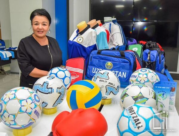 Женщины-инвалиды представили работы на ярмарке в Ташкенте - Sputnik Узбекистан