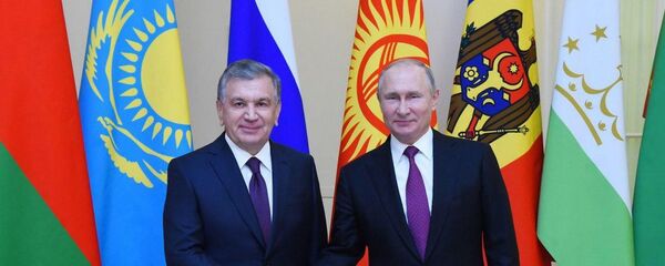Шавкат Мирзиёев и Владимир Путин на неформальном саммите СНГ - Sputnik Ўзбекистон