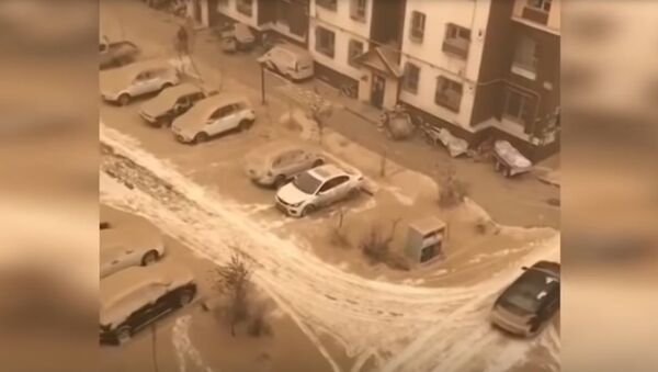 В Китае выпал грязный снег - Sputnik Узбекистан