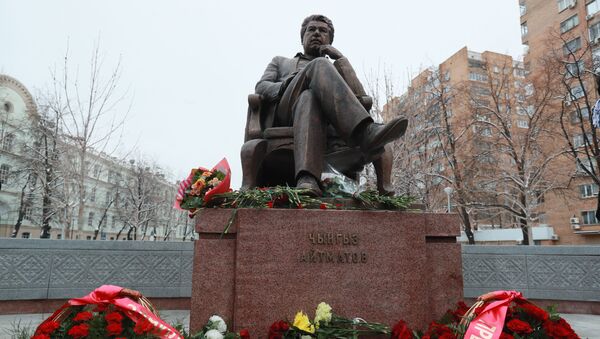 Церемония открытия памятника писателю Чингизу Айтматову - Sputnik Узбекистан
