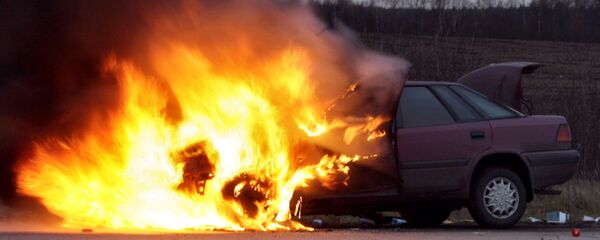 Горящий автомобиль Горящий автомобиль - Sputnik Ўзбекистон