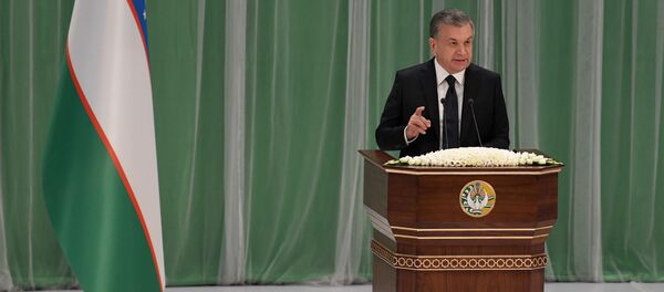 Президент Узбекистана Шавкат Мирзиёев поздравляет граждан с Днем Конституции Президент Узбекистана Шавкат Мирзиёев поздравляет граждан с Днем Конституции - Sputnik Ўзбекистон