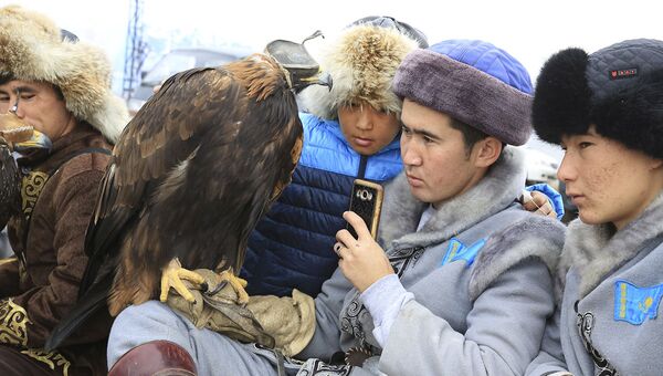 Чемпионат Азии по охоте с ловчими птицами в Алматы - Sputnik Узбекистан