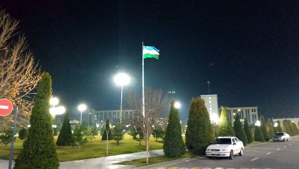В Самарканде на площади Куксарой установлен 60-метровый флагшток - Sputnik Узбекистан