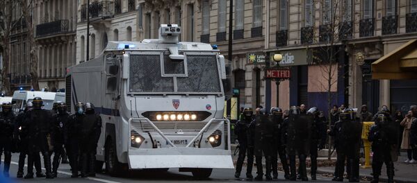 Акция протеста автомобилистов в Париже Акция протеста автомобилистов в Париже - Sputnik Ўзбекистон