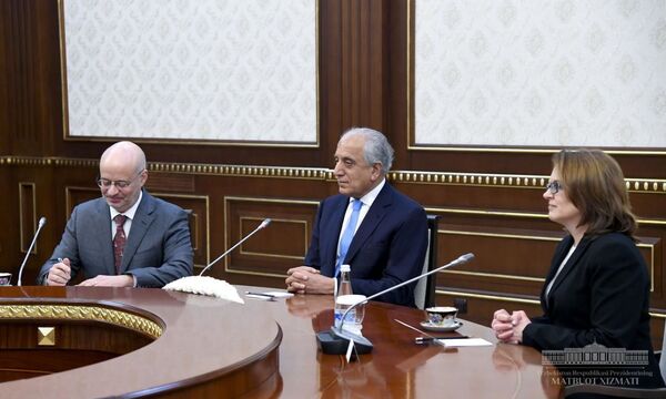 Мирзиёев обсудил урегулирование афганского вопроса с делегацией США - Sputnik Узбекистан