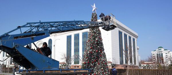 Подготовка Ташкента к празднованию Нового Года - Sputnik Узбекистан