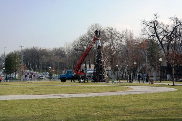 Подготовка Ташкента к празднованию Нового Года - Sputnik Ўзбекистон