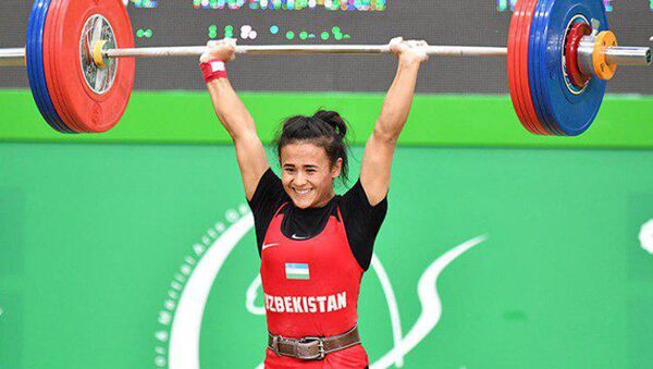 Муаттар Набиева стала победительницей рейтингового турнира по тяжелой атлетике - Sputnik Узбекистан