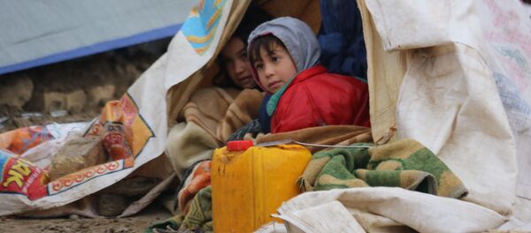 Афганские беженцы в лагере недалеко от Мазари-Шарифа - Sputnik Узбекистан