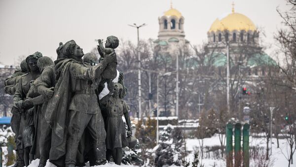 Фрагмент памятника Советской армии в честь советских воинов-освободителей в Софии - Sputnik Узбекистан