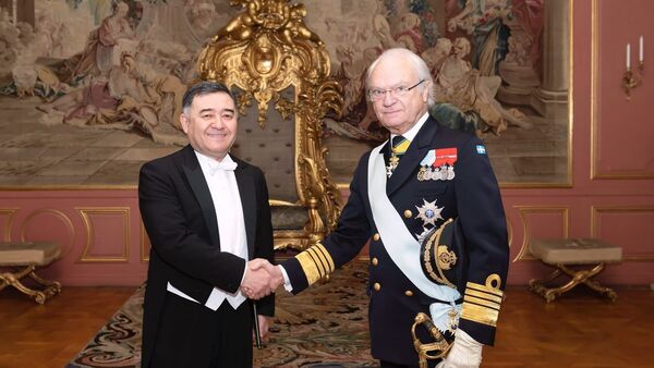Посол Узбекистана Набижон Касимов вручил верительные грамоты королю Швеции Карлу XVI Густаву - Sputnik Узбекистан