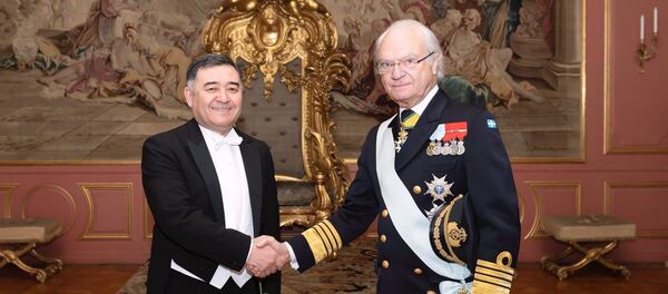 Posol Uzbekistana Nabijon Kasimov vruchil veritelnie gramoti korolyu Shvetsii Karlu XVI Gustavu Posol Uzbekistana Nabijon Kasimov vruchil veritelnie gramoti korolyu Shvetsii Karlu XVI Gustavu - Sputnik O‘zbekiston