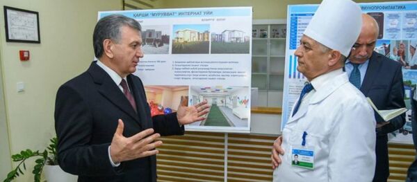 Шавкат Мирзиёев посетил клинику в Карши - Sputnik Узбекистан