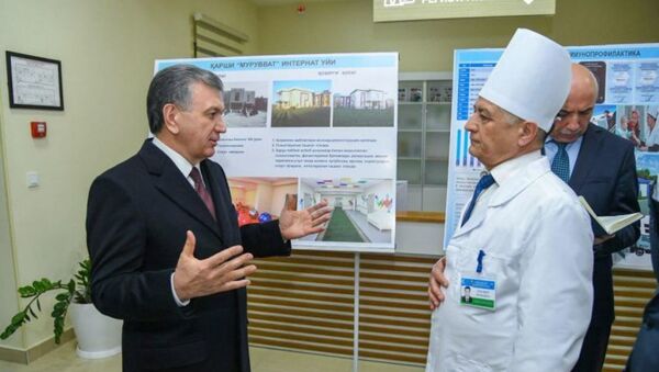 Шавкат Мирзиёев посетил клинику в Карши - Sputnik Узбекистан