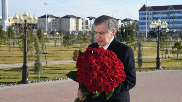 Шавкат Мирзиёев почтил память Ислама Каримова - Sputnik Узбекистан