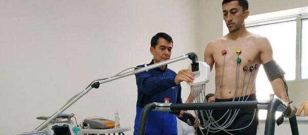 Футболисты сборной Узбекистана прошли медицинское обследование Футболисты сборной Узбекистана прошли медицинское обследование - Sputnik Узбекистан