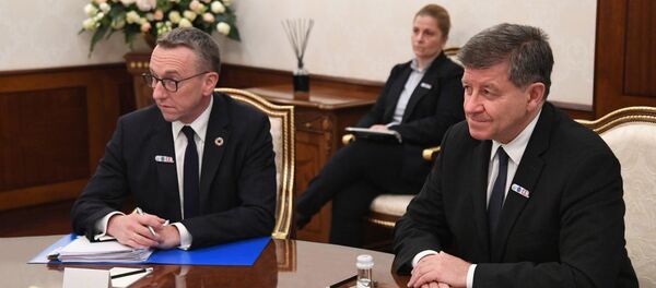 Президент Узбекистана Шавкат Мирзиёев встретился с гендиректором МОТ Гаем Райдером Президент Узбекистана Шавкат Мирзиёев встретился с гендиректором МОТ Гаем Райдером - Sputnik Ўзбекистон